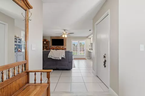 Entry Way - 1920 E Mary Ave, Visalia, CA 93292 photo 2 of 3