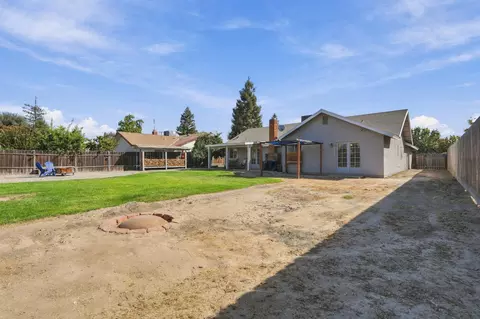 Exterior - 1920 E Mary Ave, Visalia, CA 93292 photo 6 of 8