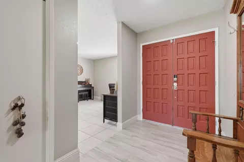 Entry Way - 1920 E Mary Ave, Visalia, CA 93292 photo 3 of 3