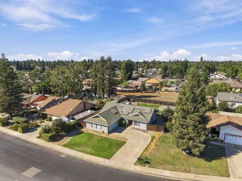 View/Area - 1920 E Mary Ave, Visalia, CA 93292 photo 5 of 9