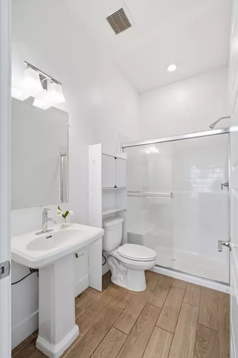 Bath - 324 E Newton Ave, Visalia, CA 93291 photo 1 of 7