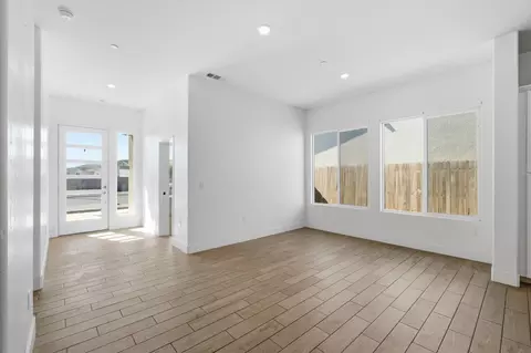Living - 324 E Newton Ave, Visalia, CA 93291 photo 2 of 5