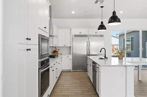 Kitchen - 324 E Newton Ave, Visalia, CA 93291 photo 8 of 9