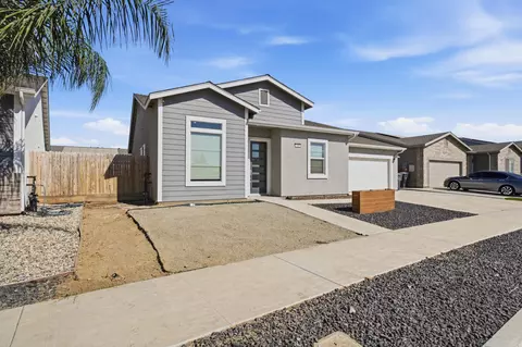 Exterior - 324 E Newton Ave, Visalia, CA 93291 photo 3 of 8