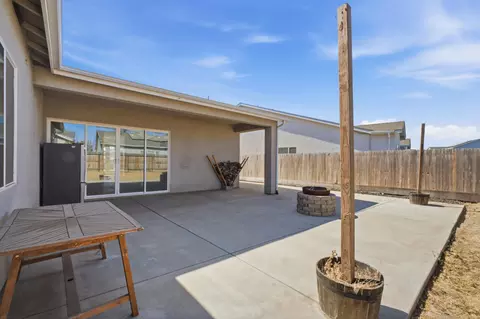 Exterior - 324 E Newton Ave, Visalia, CA 93291 photo 8 of 8