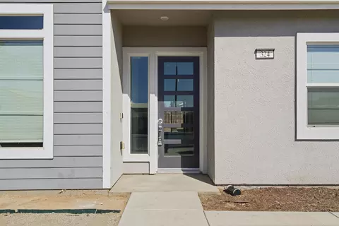 Exterior - 324 E Newton Ave, Visalia, CA 93291 photo 4 of 8