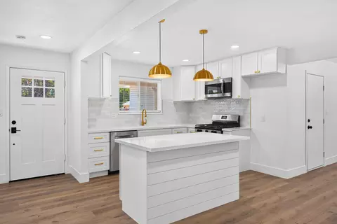 Kitchen - 334 Encore Dr, Hanford, CA 93230 photo 2 of 5