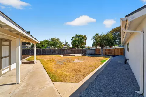 Exterior - 334 Encore Dr, Hanford, CA 93230 photo 7 of 10