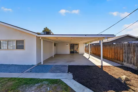 Exterior - 334 Encore Dr, Hanford, CA 93230 photo 5 of 10