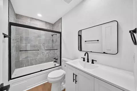 Bath - 334 Encore Dr, Hanford, CA 93230 photo 1 of 2