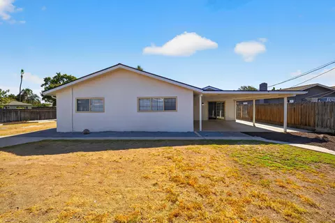 Exterior - 334 Encore Dr, Hanford, CA 93230 photo 6 of 10