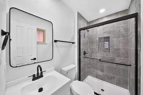 Bath - 334 Encore Dr, Hanford, CA 93230 photo 2 of 2
