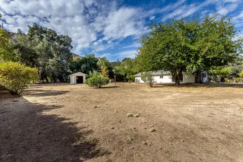 Exterior - 40724 Crystal Dr, Three Rivers, CA 93271 photo 5 of 10