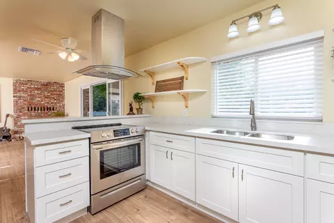 Kitchen - 40724 Crystal Dr, Three Rivers, CA 93271 photo 1 of 1