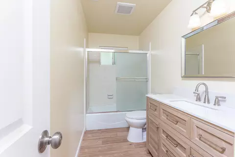 Bath - 40724 Crystal Dr, Three Rivers, CA 93271 photo 1 of 2