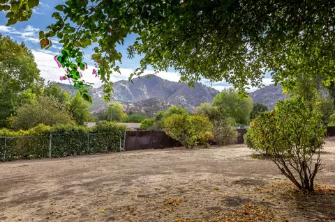 Exterior - 40724 Crystal Dr, Three Rivers, CA 93271 photo 6 of 10