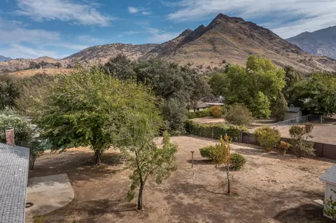 Exterior - 40724 Crystal Dr, Three Rivers, CA 93271 photo 9 of 10