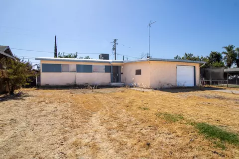 877 E Thurman Ave, Porterville, CA 93257