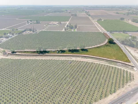 Dover Avenue, Hanford, CA 93230 photo 2