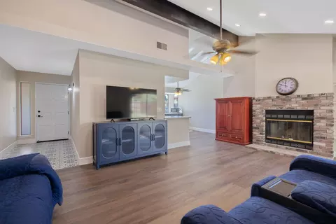 Entry Way - 2152 E Jon Dr, Fresno, CA 93720 photo 2 of 8