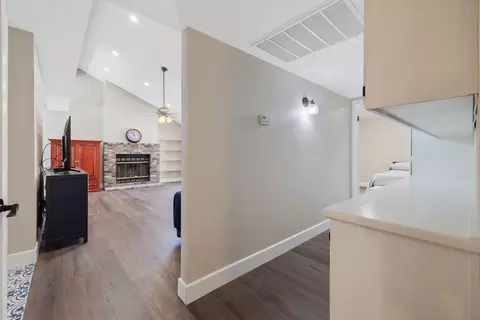 Entry Way - 2152 E Jon Dr, Fresno, CA 93720 photo 4 of 8