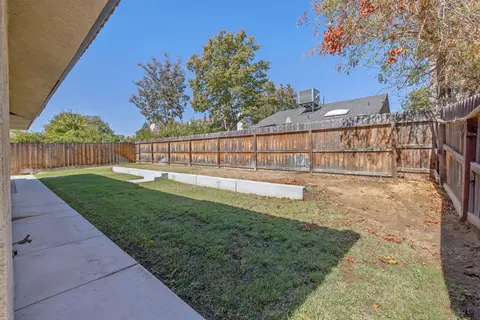 Exterior - 2152 E Jon Dr, Fresno, CA 93720 photo 8 of 8