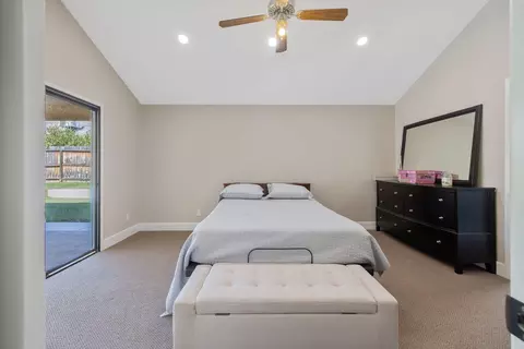 Bedroom - 2152 E Jon Dr, Fresno, CA 93720 photo 1 of 4