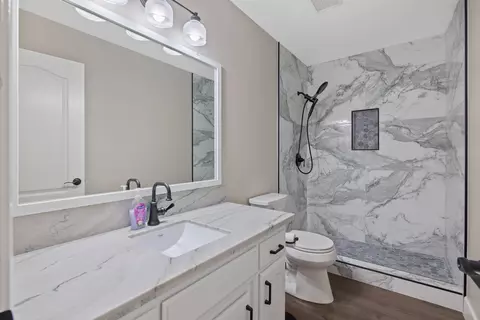 Bath - 2152 E Jon Dr, Fresno, CA 93720 photo 5 of 5