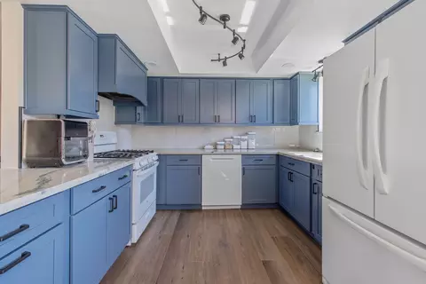 Kitchen - 2152 E Jon Dr, Fresno, CA 93720 photo 2 of 2