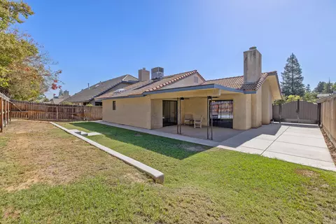 Exterior - 2152 E Jon Dr, Fresno, CA 93720 photo 6 of 8