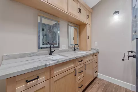Bath - 2152 E Jon Dr, Fresno, CA 93720 photo 2 of 5