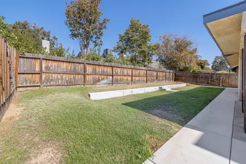 Exterior - 2152 E Jon Dr, Fresno, CA 93720 photo 5 of 8