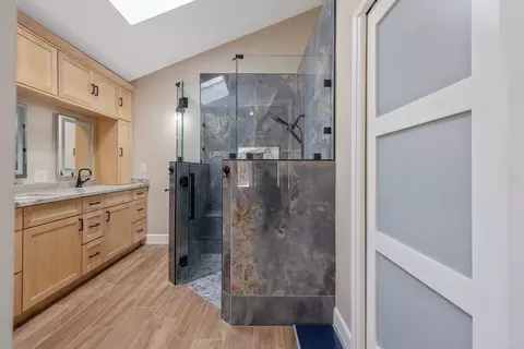Bath - 2152 E Jon Dr, Fresno, CA 93720 photo 1 of 5