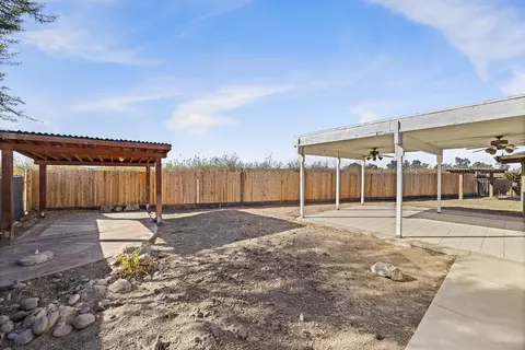 Exterior - 15843 Avenue 320, Ivanhoe, CA 93235 photo 11 of 13