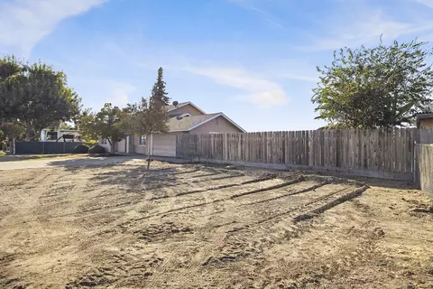 Exterior - 15843 Avenue 320, Ivanhoe, CA 93235 photo 6 of 13