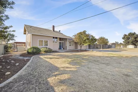 Exterior - 15843 Avenue 320, Ivanhoe, CA 93235 photo 2 of 13
