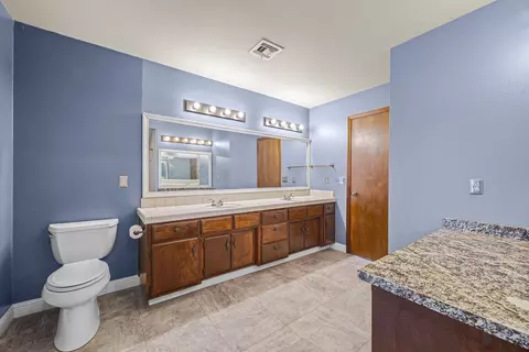 Bath - 15843 Avenue 320, Ivanhoe, CA 93235 photo 1 of 3