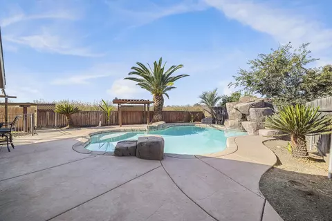 Exterior - 15843 Avenue 320, Ivanhoe, CA 93235 photo 4 of 13