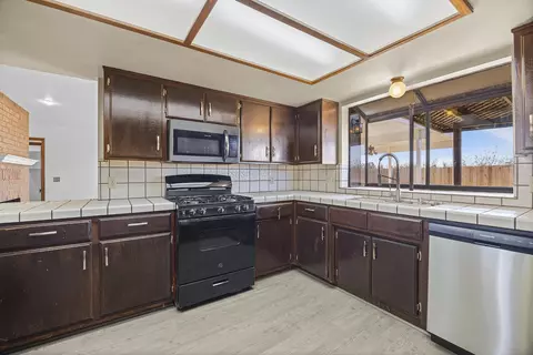 Kitchen - 15843 Avenue 320, Ivanhoe, CA 93235 photo 3 of 3
