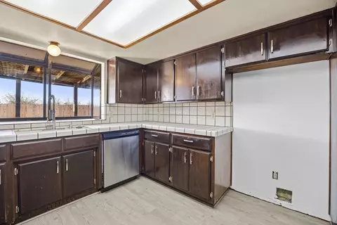 Kitchen - 15843 Avenue 320, Ivanhoe, CA 93235 photo 2 of 3