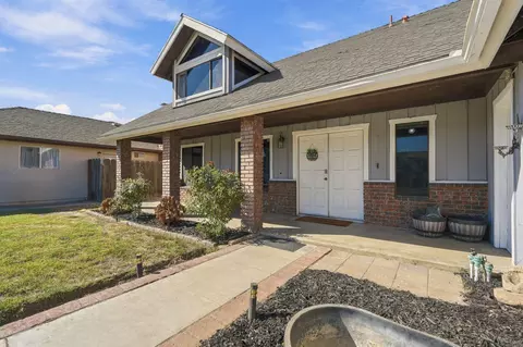 311 S Lotas St, Porterville, CA 93257