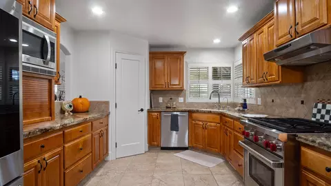Kitchen - 500 Lone Oak Ct, Exeter, CA 93221 photo 1 of 3