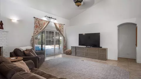 Living - 500 Lone Oak Ct, Exeter, CA 93221 photo 1 of 2