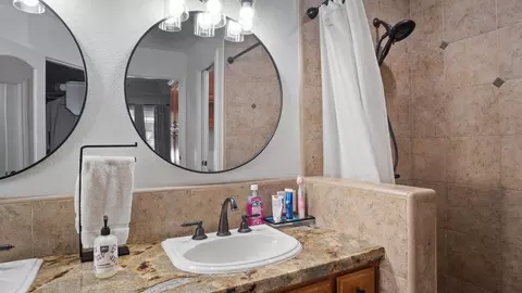 Bath - 500 Lone Oak Ct, Exeter, CA 93221 photo 4 of 5