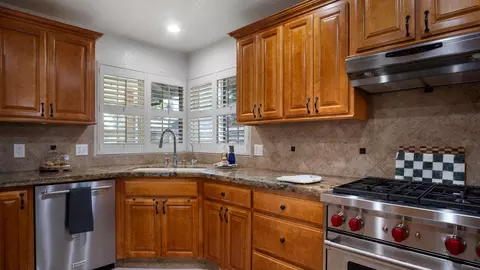 Kitchen - 500 Lone Oak Ct, Exeter, CA 93221 photo 2 of 3