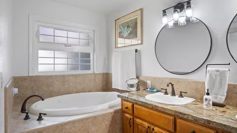 Bath - 500 Lone Oak Ct, Exeter, CA 93221 photo 3 of 5