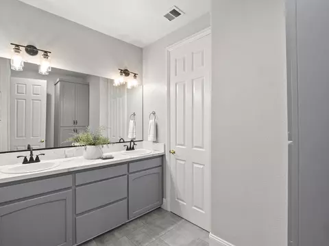 Bath - 2433 Trenton Ave, Clovis, CA 93619 photo 5 of 6