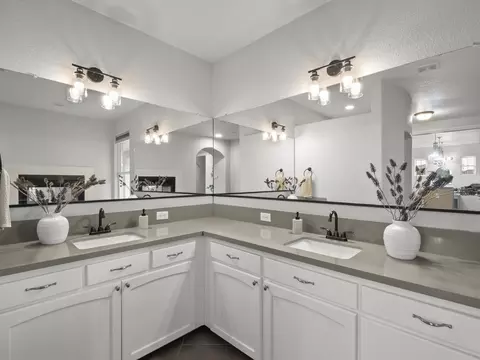 Bath - 2433 Trenton Ave, Clovis, CA 93619 photo 3 of 6