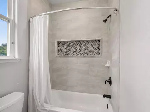 Bath - 2433 Trenton Ave, Clovis, CA 93619 photo 6 of 6