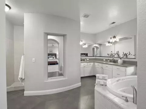 Bath - 2433 Trenton Ave, Clovis, CA 93619 photo 4 of 6